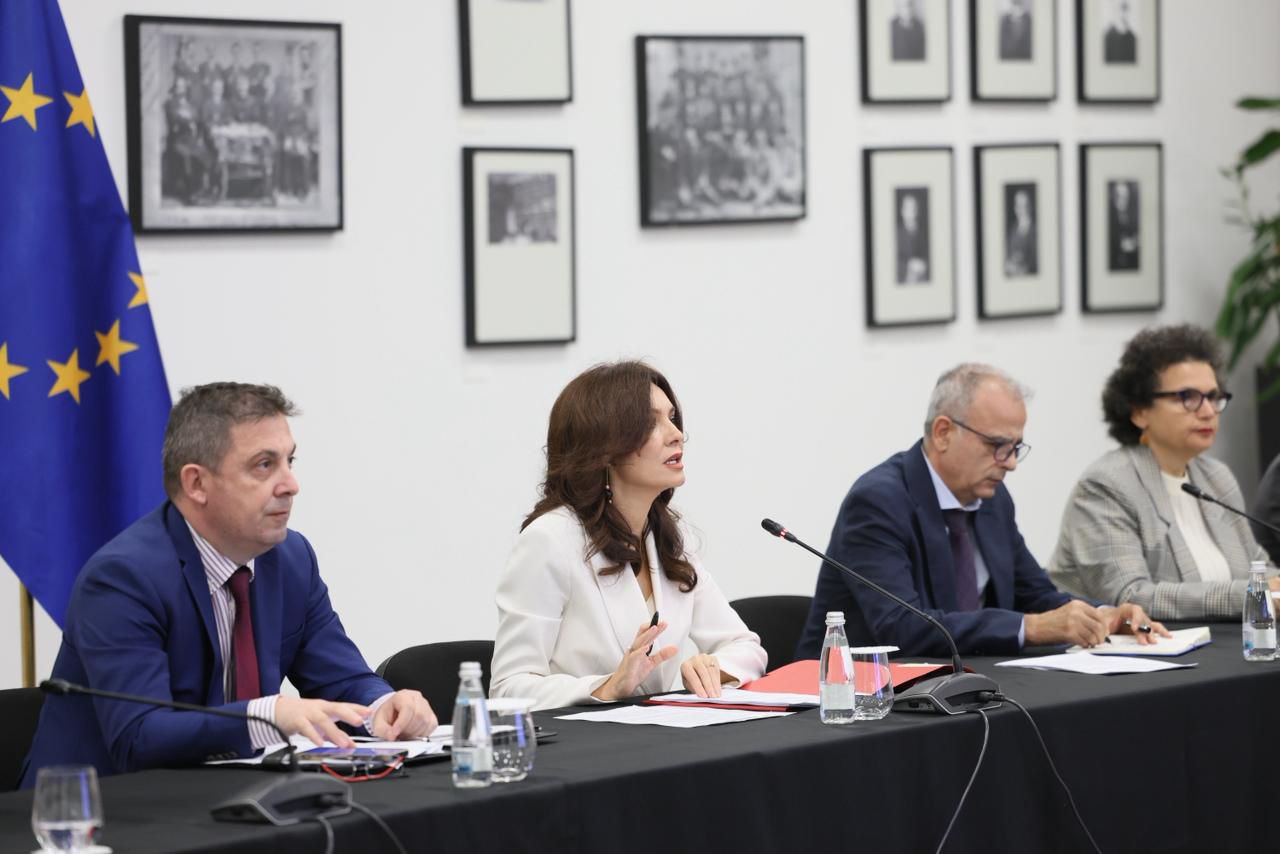 Spiropali me 27 ambasadorët shqiptarë në vendet e BE  Një fazë e re bashkëveprimi për ofensivën diplomatike të Integrimit