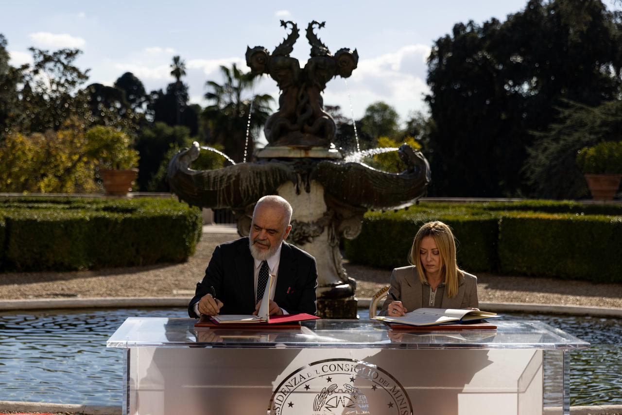 Takimi i parë i dy kabineteve Shqipëri-Itali/ Rama-Meloni nënshkruajnë 16 marrëveshje