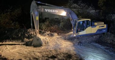 Probleme në Kolonjë për shkak të motit të keq, ndërhyhet për të pastruar inertet nga aksi Ersekë-Leskovik