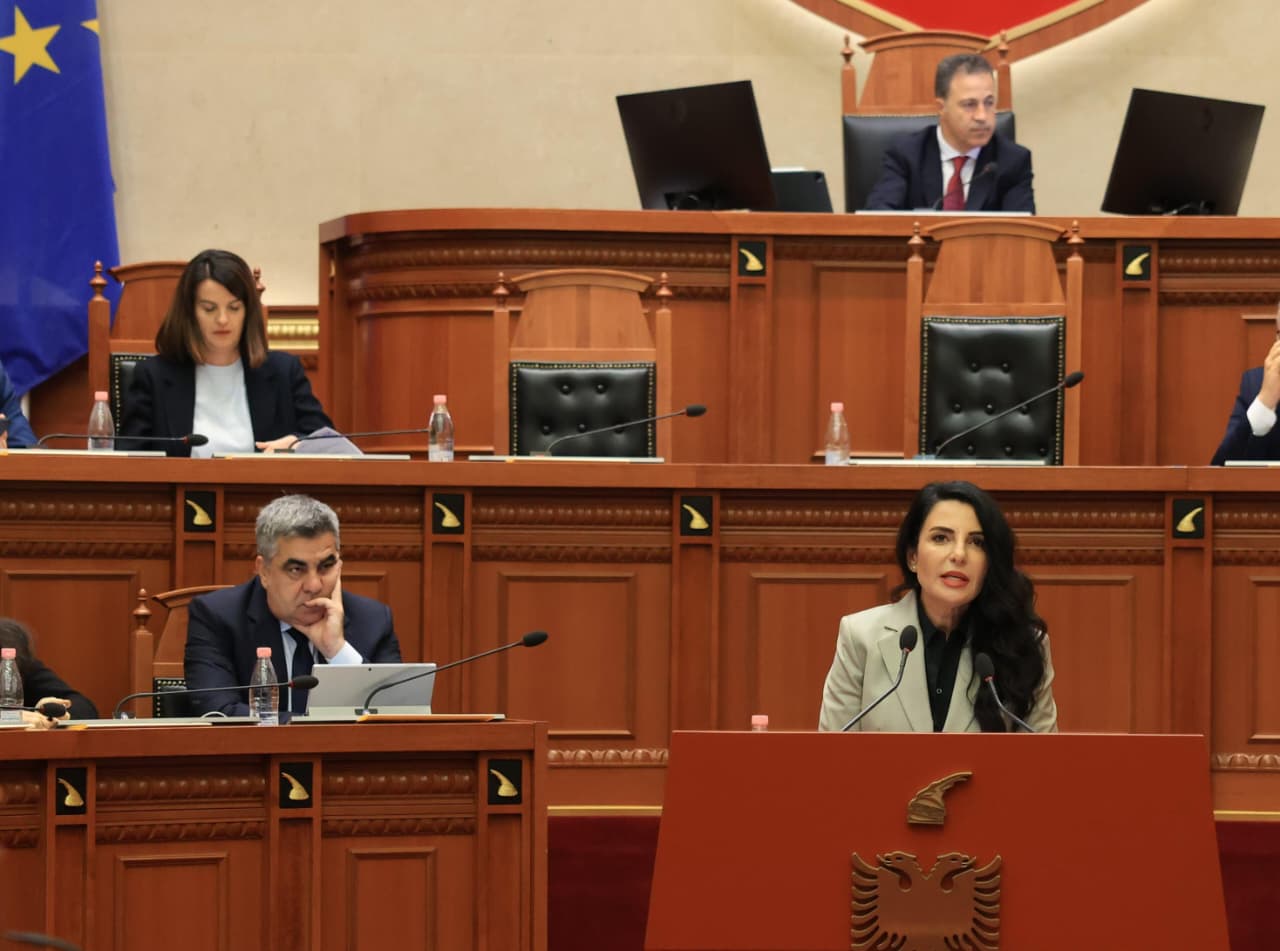  Çështja e tunelit të Llogarasë  s kam asnjë koment   Balluku nga Kuvendi  Mbështesim reformën dhe kur prekemi personalisht