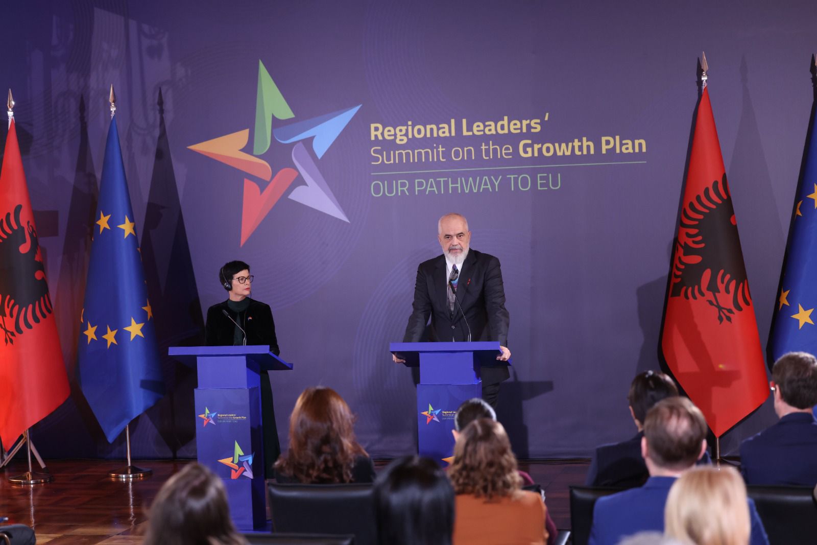 Samiti i BE në Tiranë  Liderët e rajonit dhe komisionerja Kos diskutojnë planin e rritjes