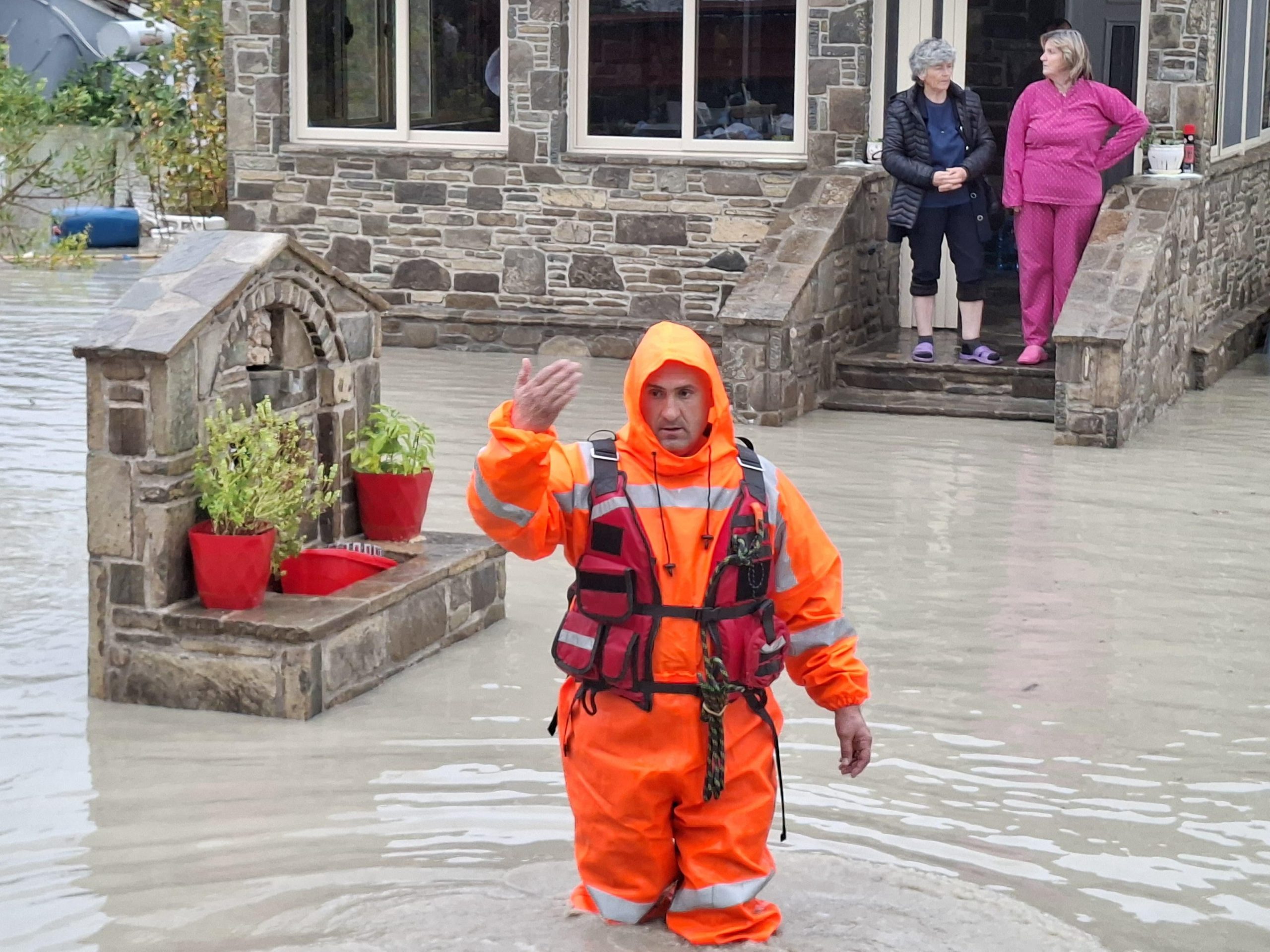 Pasojat e motit të keq  Ministria e Mbrojtjes bën bilancin në 12 qarqe  Mbi 500 hektarë tokë të përmbytura