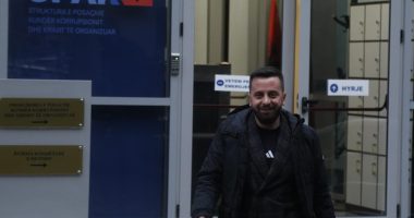 Erjon Isai dërgohet në gjyq/ Bashkiaku i Ersekës, i pandehur bashkë me 15 zyrtarë