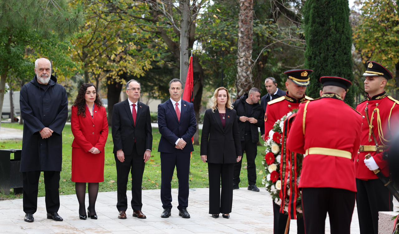 Shqipëria feston ditëlindjen, ceremoni shtetërore në qytetin e Flamurit