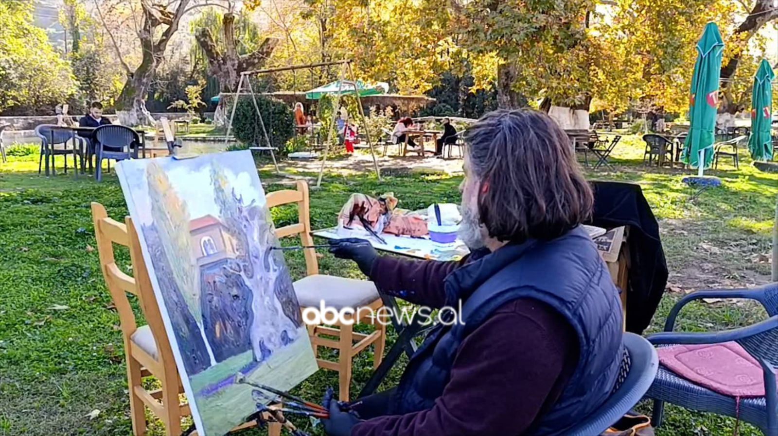 Kolonia e piktorëve, frymëzim vjeshtak/ Ngjyrat e arta të stinës mbledhin në Elbasan dhjetëra artistë