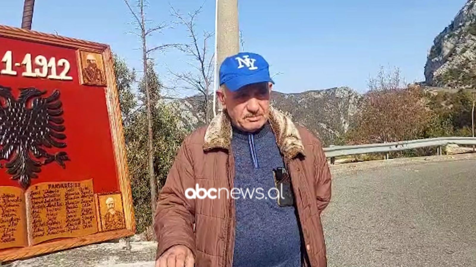 Shqiponja e gdhendur në dru/ Tabloja e veçantë e punuar nga Asllan Lika, mjeshtër i drurit që ruan historinë