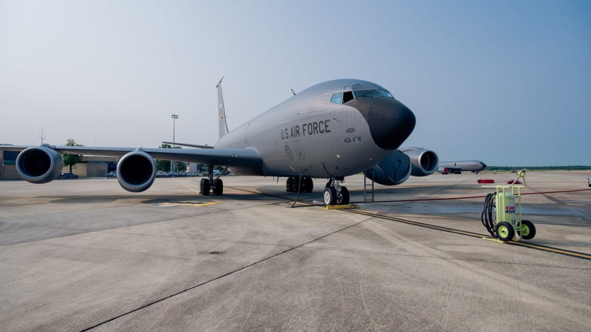 Pako e dyshimtë në bazën e Trump  SHBA  pluhur i bardhë në një pako në bazën  Air Force One 