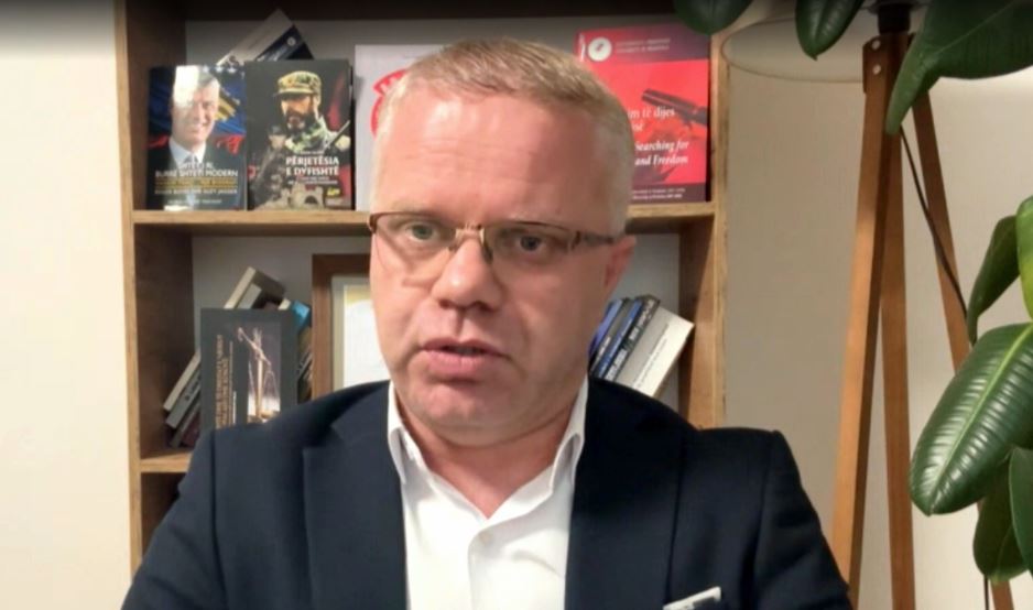 Mbrojtja në Hagë, ‘Hill diplomat i rrallë’, Bajraktari: Dëshmia në funksion të së vërtetës, jemi drejt fundit të procesit