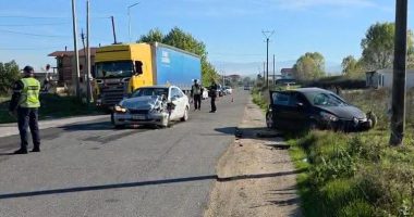 VIDEO/ Aksident në aksin Fier-Roskovec, përplasen dy automjete, raportohet për disa të plagosur