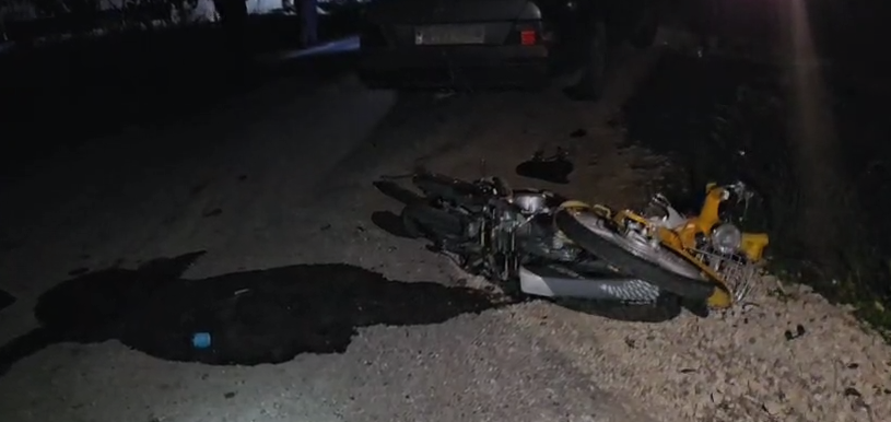 Aksident i trefishtë në aksin “Strum-Roskovec/ Fier, ndërron jetë drejtuesi i motomjetit