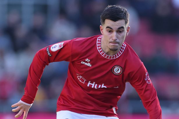 Mehmeti  kuqezi pa  kombëtare   Lojtari shqiptar shkëlqen me 3 asiste në ligën e dytë angleze