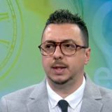 Nga Adams tek Berlusconi: Bota nuk i pezullon zyrtarët nën hetim. Shqipëria po!