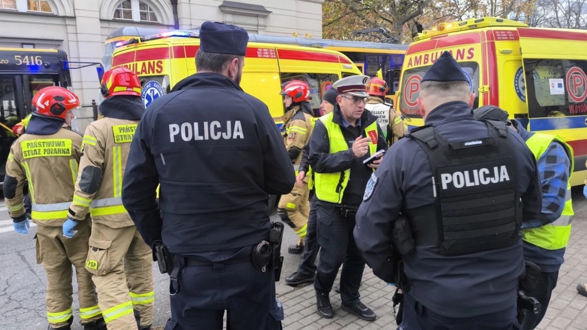 Autobusi përplaset me dy tramvaje  24 të plagosur në Varshavë