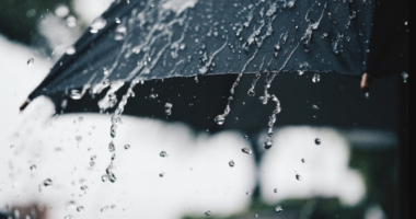 Parashikimi i motit/ Reshje shiu, stuhi lokale dhe borë në zonat malore