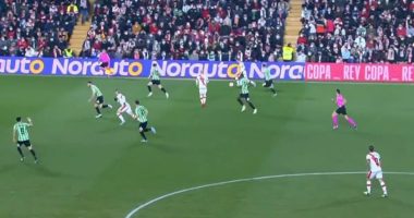 Ivan Balliu, festë dhe dëmtim/ Mbrojtësi i kombëtares arrin shifrën jubilare tek Rayo