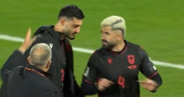 Lotët e Armando Brojës/ Hysaj bashkon me shokët sulmuesin e dëshpëruar në fund