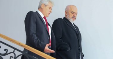 “Shqipëria, shembull për vendet e rajonit”/ Ali Ahmeti uron Ramën për hapjen e grupkapitullit final