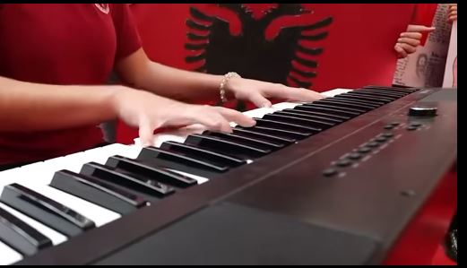  O moj e bukura Arbëri   Rama ndan videokartolinë  Nxënësit e shkollës  Servete Maçi  atmosferë festive në prag të festave të Nëntorit