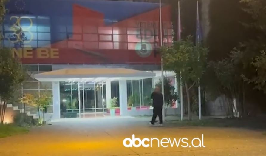 Takimi në selinë rozë  Rama deputetëve  Në terren për të dëgjuar qytetarët  Gati për zgjedhje  dhe nëse nuk mbahen