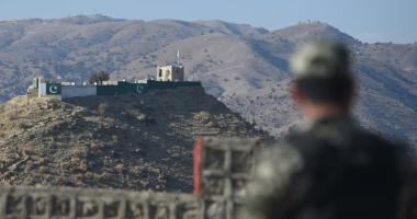 Afganistani dhe Pakistani këmbejnë zjarr në kufi, teksa nisin bisedimet për paqe