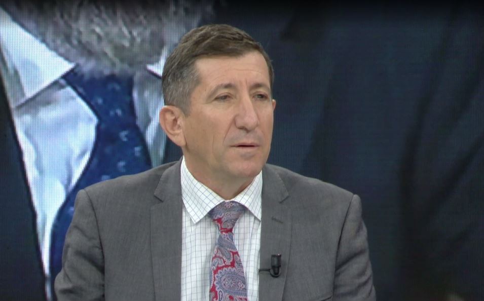 Më shumë apo më pak bashki   Haxhimali  Qeveria kërkon një numër më të vogël bashkish  Reforma e re duhet t i shërbejë 2 4 milionë banorëve 