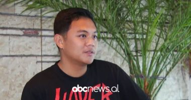 Nga Filipinet, në Burrel/ 25-vjeçari jeton e punon prej 2 muajsh në qytetin verior. I riu: Më pëlqen qyteti, njerëzit dhe kultura