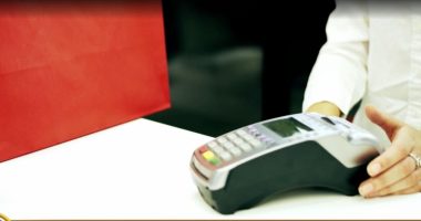 Rritet formalizimi i ekonomisë/ Banka e Shqipërisë: Shtohen me 36 përqind pagesat me kartë