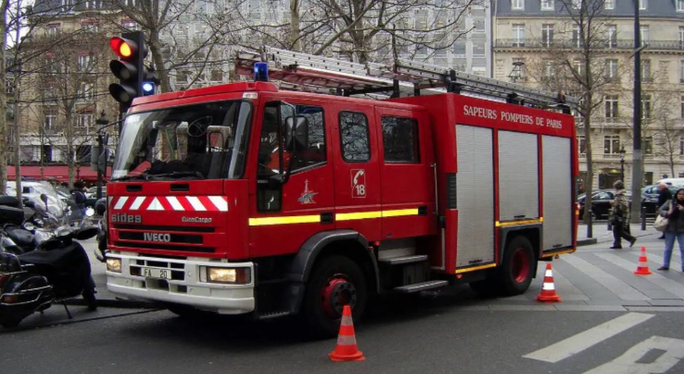 Banesa përfshihet nga flakët, vdesin pesë persona në Francë