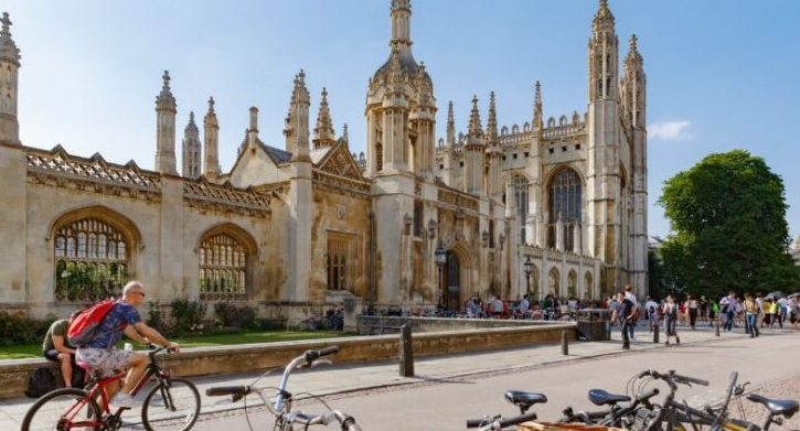 Britania e Madhe vendos taksë të re për studentët e huaj