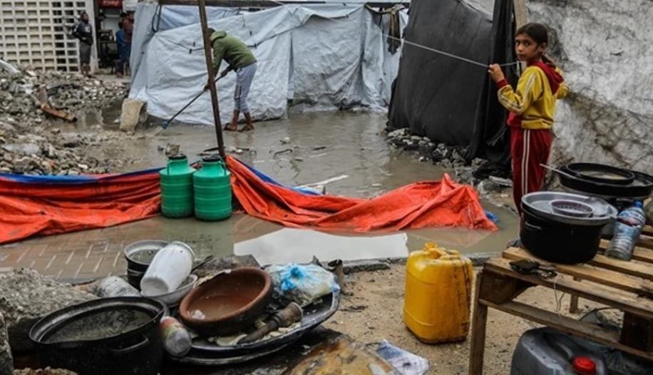 Moti i keq rëndon edhe më shumë gjendjen e të zhvendosurve në Gaza