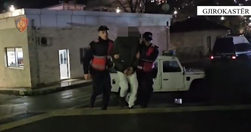 VIDEO EMRAT  Aksioni në Gjirokastër  10 të arrestuar  sekuestrohet mbi 1 kilogramë kokainë