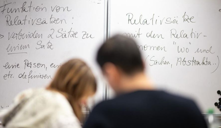 Studimi  Kush flet më shumë gjuhë  plaket më ngadalë 