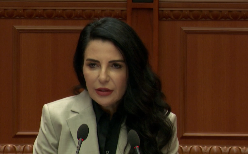 Balluku përplaset me Shehajn  Politika bëhet në fushëbetejë  i paguan punonjësit në call center më pak se paga minimale