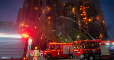 Zjarri në pallatet shumëkatëshe në Hong Kong, shkon në 44 numri i viktimave, qindra të zhdukur