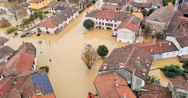 VIDEO/ Rrugë të përmbytura e banesa nën ujë, dy të zhdukur nga moti i keq në Itali