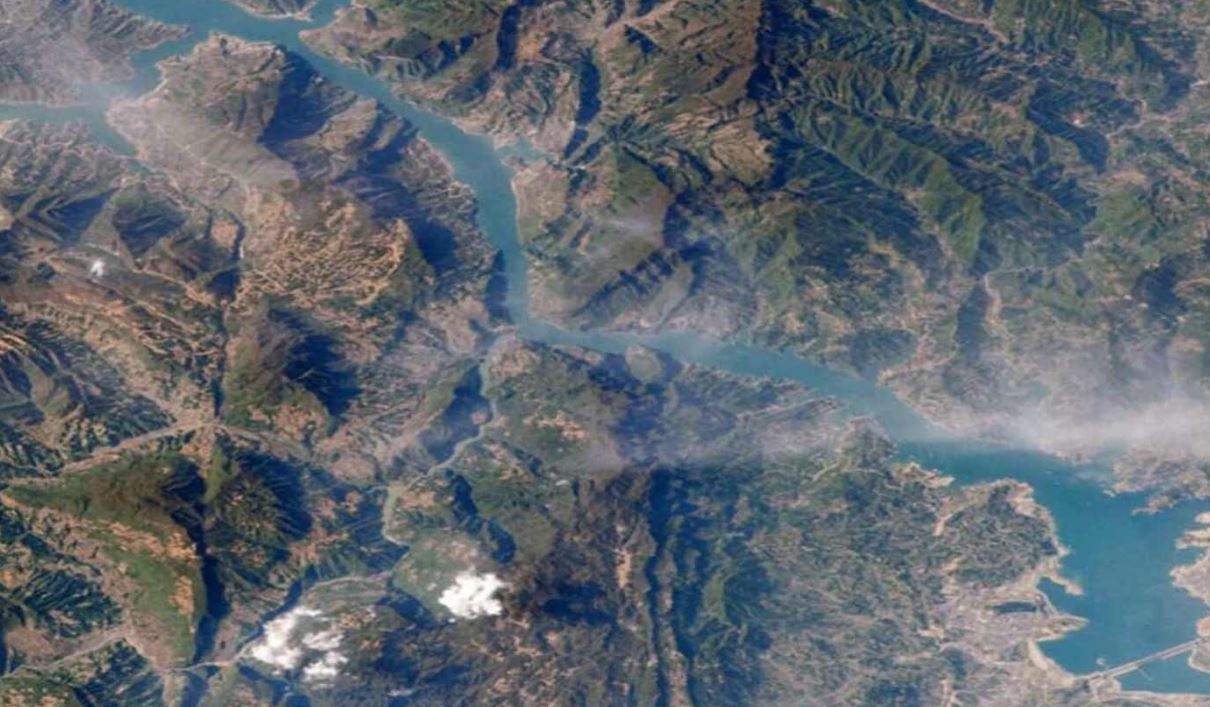 Japonia mposht Kinën  arrin mrekullinë e shndërrimit të ujit të kripur në energji