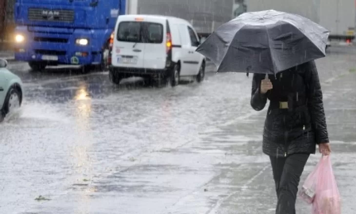 Paralajmërim për përmbytje edhe në Kosovë/ Instituti Hidrometeorologjik: Mesjava me reshjet më intensive