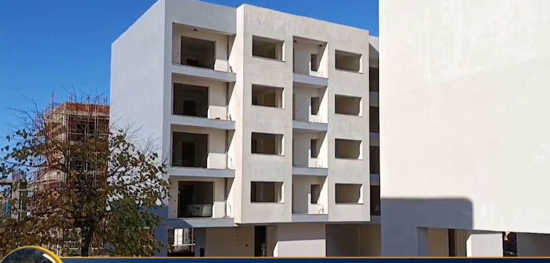 Rindërtimi në Laç  Përfundojnë 117 apartamente  banorët marrin çelësat para Vitit të Ri