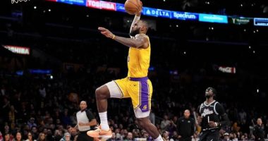 Lebron i afrohet historisë/ Kapiteni i Lakers shkëlqen, Atlanta dorëzohet në Los Angeles