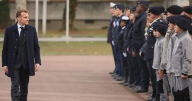 Franca rikthen shërbimin ushtarak vullnetar, Macron prezanton planin