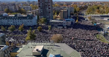 Serbi/ Një vit nga incidenti vdekjeprurës në stacionin e trenit, tubim përkujtimor në Novi Sad për viktimat e tragjedisë