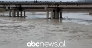 VIDEO/ Lumi Vjosa arrin pikën kritike, del nga shtrati pranë Urës së Mifolit