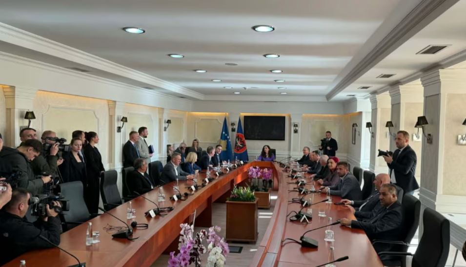 Osmani nis takimin me liderët partiakë pas dështimit të votimit të Qeverisë së re