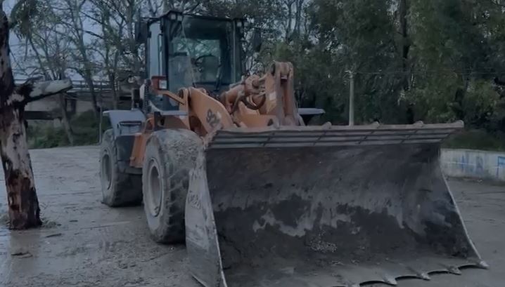 Moti i keq  Emergjencat në Vlorë në terren  ndërhyrje për të forcuar argjinaturën pranë lumit Vjosë