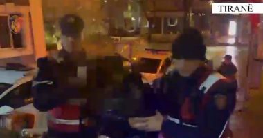 VIDEO/ Shpërndanin heroinë e kokainë, arrestohen dy të rinjtë në Tiranë