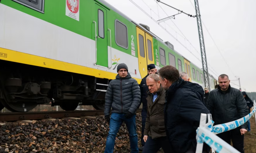 Polonia dyshon se Rusia qëndron pas shpërthimit në hekurudhë