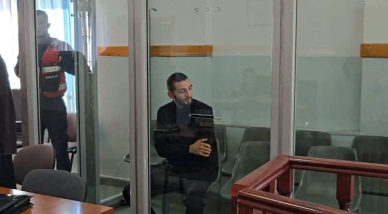 VIDEO/ Durrës, vrau babain më thikë, “arrest me burg” për 25-vjeçarin