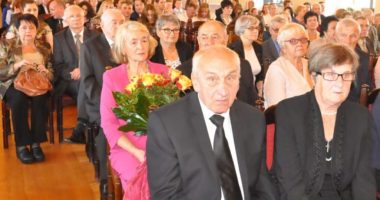 Në Poloni, çiftet e martuara për të paktën 50 vjet nderohen me medalje