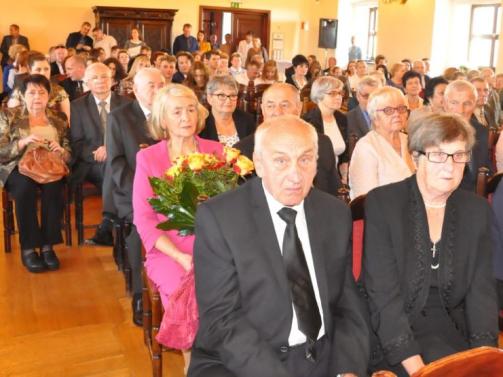 Në Poloni, çiftet e martuara për të paktën 50 vjet nderohen me medalje