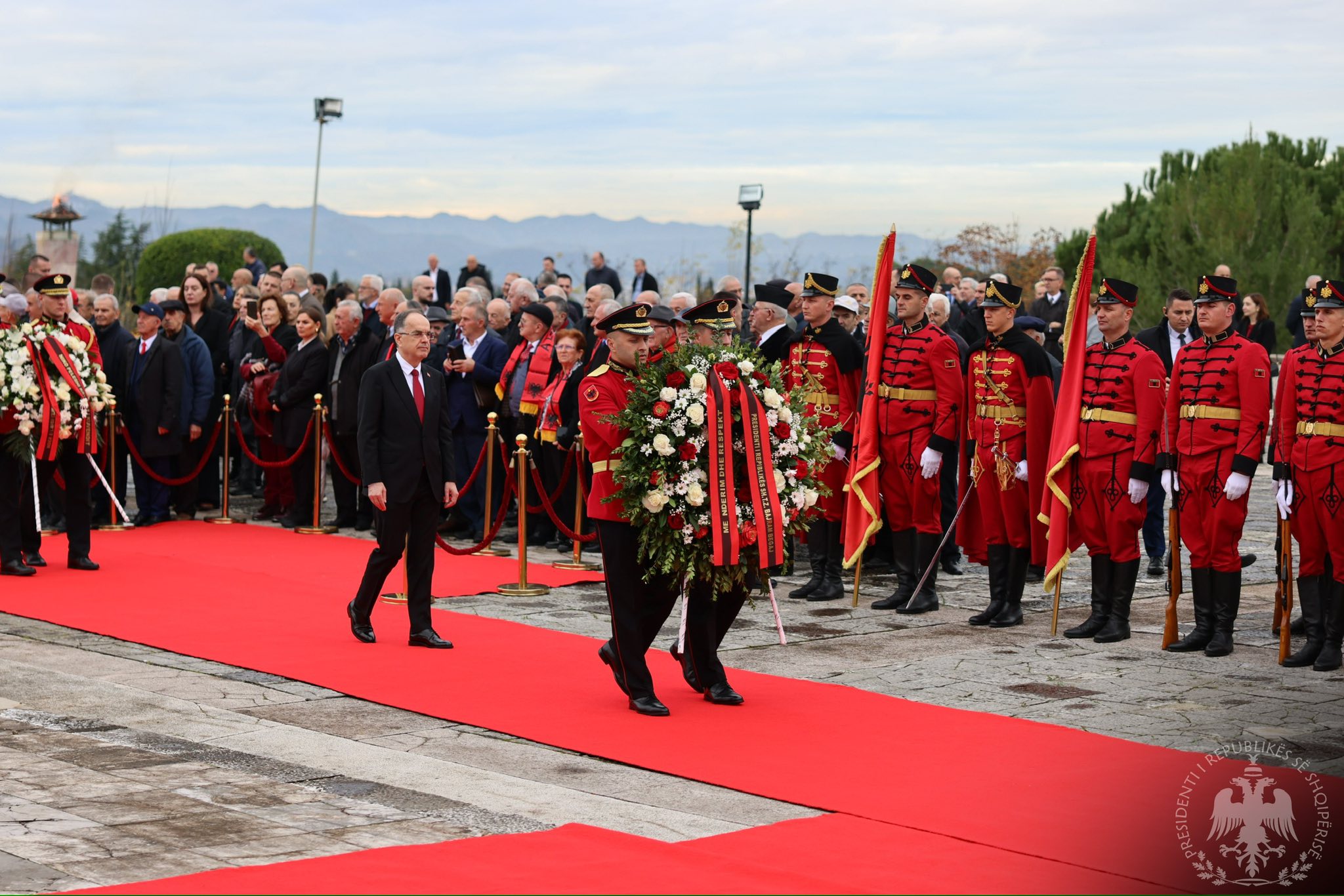 29 Nëntori  Presidenti Begaj  Gëzuar festën e Çlirimit Shqipëri  Përgjithmonë  besnikë ndaj të njëjtave vlera